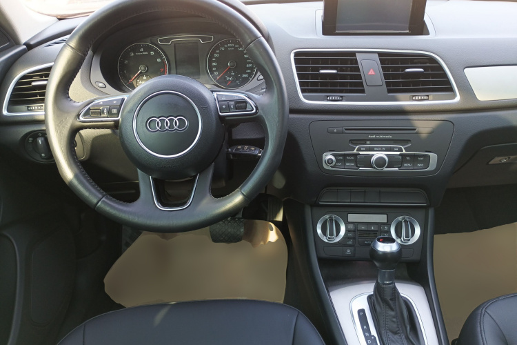 奥迪Q3 2015款 30 TFSI 进取型中控内饰12