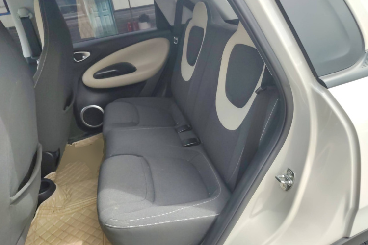 五菱汽车 五菱缤果 2023款 333km 快享款中控内饰7004