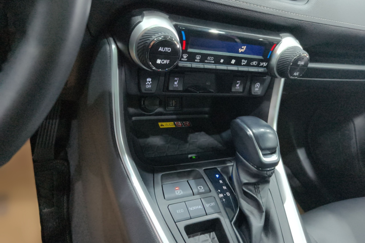 丰田 RAV4荣放 2023款 2.0L CVT两驱风尚Plus版局部细节9006