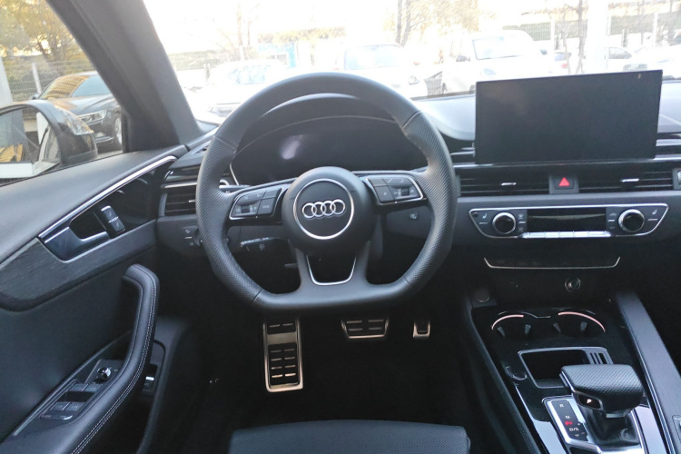 奥迪A4L 2024款 40 TFSI 豪华动感型中控内饰13