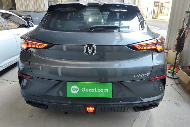 长安UNI-T 2022款 1.5T 旗舰型车身外观6