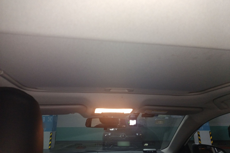 丰田 卡罗拉 2017款 1.2T CVT GL-i中控内饰22