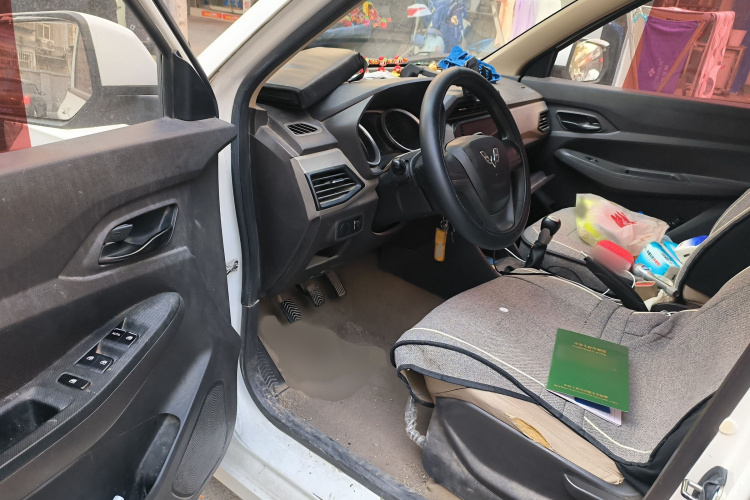 五菱汽车 五菱宏光 2018款 1.5L S标准型L2B中控内饰7003