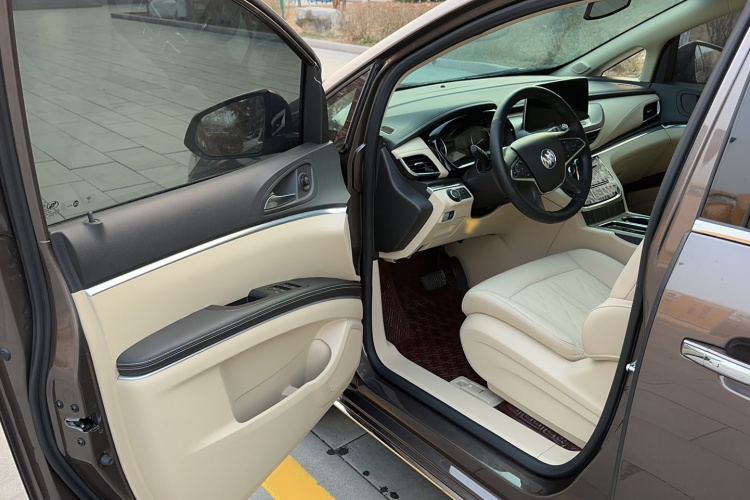 别克GL8 2023款 改款 陆上公务舱 豪华型中控内饰7007