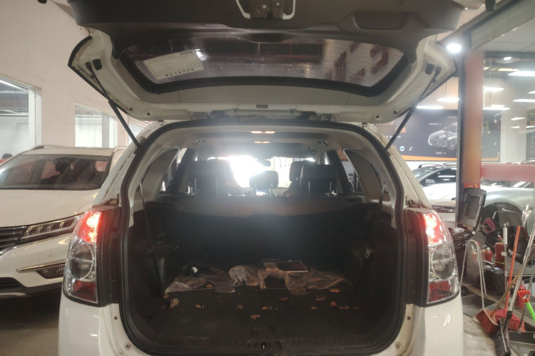 雪佛兰 科帕奇 2014款 2.4L 四驱旗舰版 7座机舱底盘23