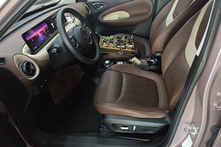 五菱汽车 五菱缤果 2023款 333km 灵犀互联款中控内饰19