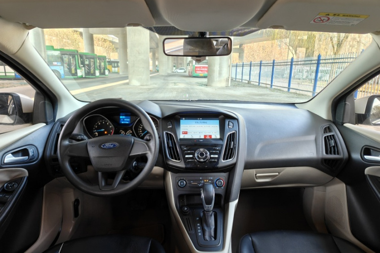 福特 福克斯 2015款 三厢 1.6L 自动舒适型中控内饰7001