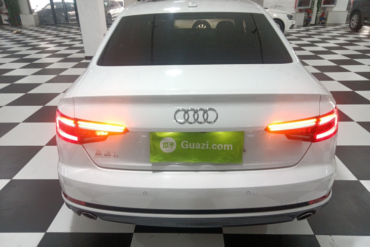 奥迪A4L 2018款 30周年年型 40 TFSI 时尚型车身外观6