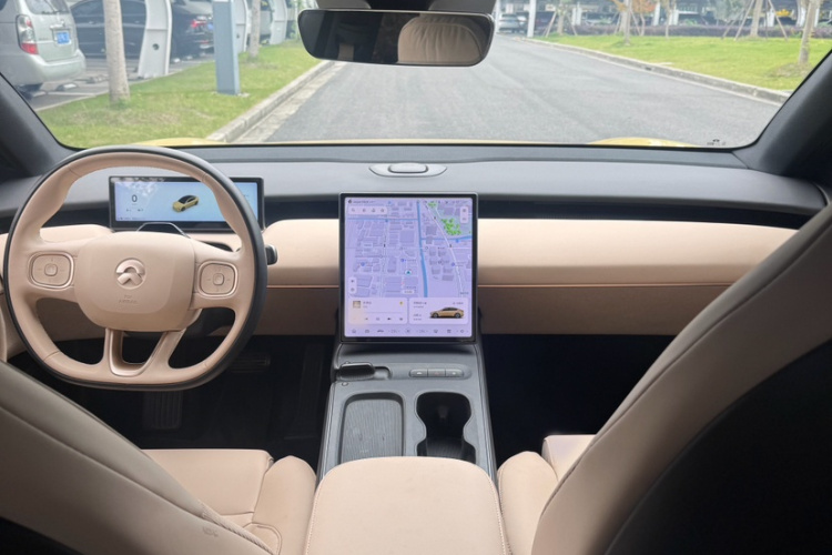 蔚来ET5 2024款 75kWh中控内饰7004
