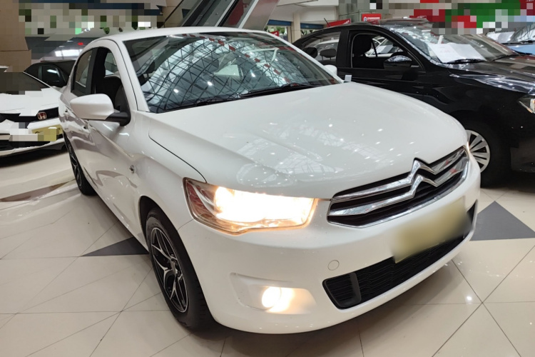 雪铁龙 爱丽舍 2015款 质尚版 1.6L 手动时尚型车身外观3