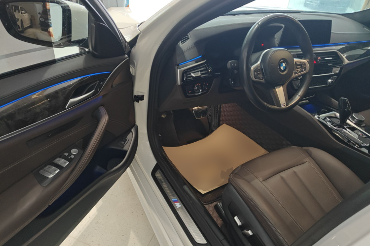 宝马5系 2019款 改款 525Li M运动套装中控内饰20