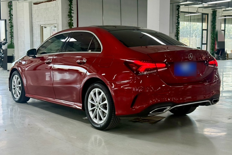 奔驰A级 2019款 改款 A 200 L 运动轿车车身外观6004