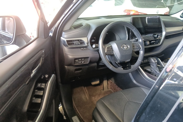 丰田 汉兰达 2022款 双擎 2.5L 四驱至尊版 7座中控内饰20