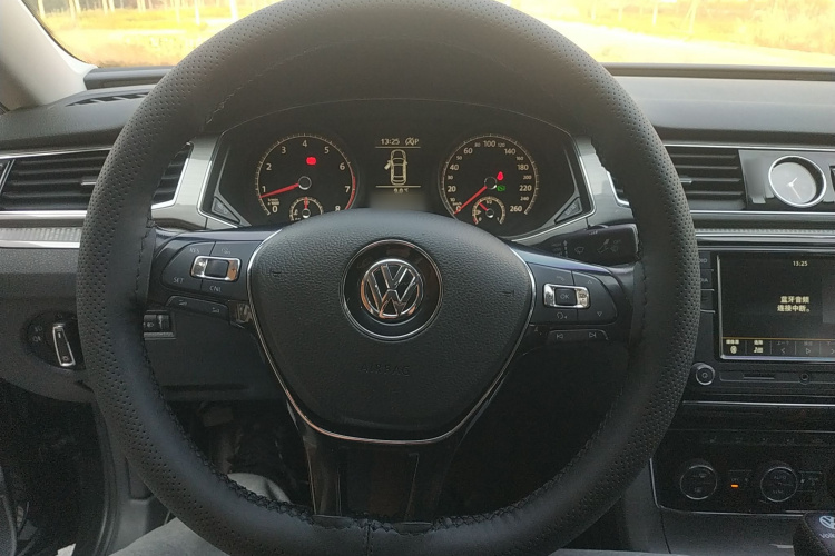 大众 帕萨特 2017款 330TSI DSG尊荣版中控内饰13