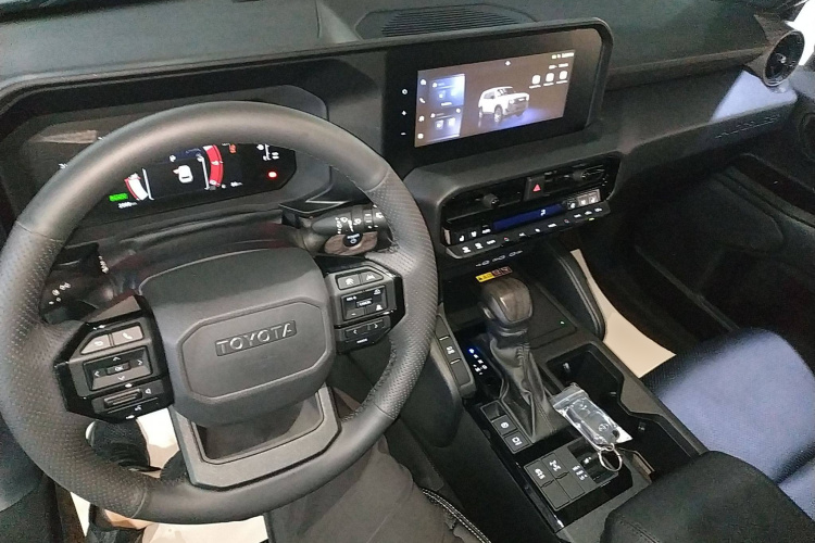 丰田 普拉多 2025款 2.4T 穿越BX版 5座中控内饰12