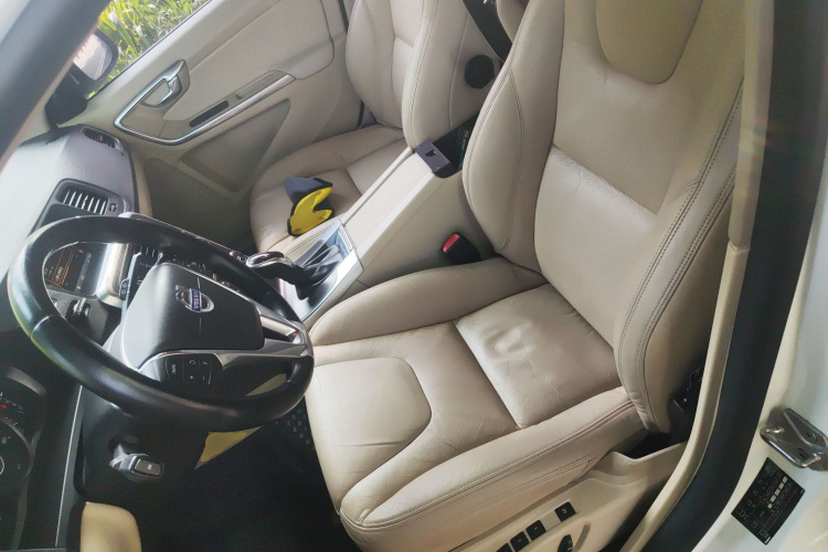 沃尔沃V60 2014款 T5 智逸版中控内饰19