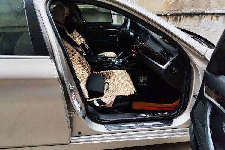 宝马5系 2013款 525Li 领先型局部细节9005