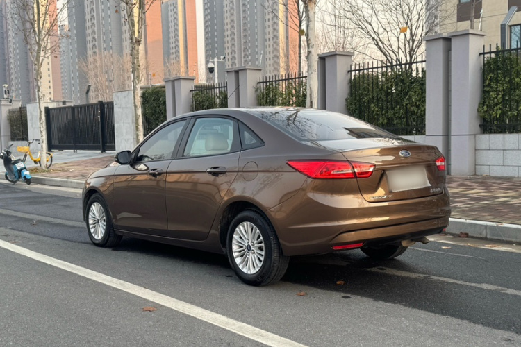 福特 福睿斯 2015款 1.5L 自动舒适型车身外观6003