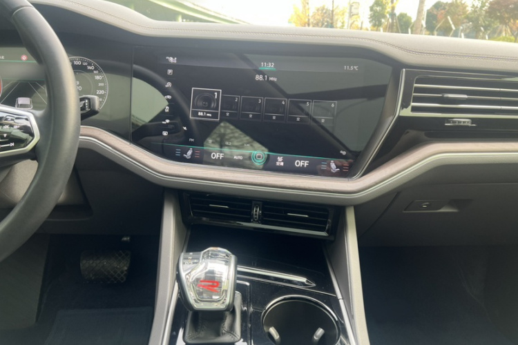 大众 途锐 2022款 3.0TSI 锐享版 曜黑运动套装中控内饰7009