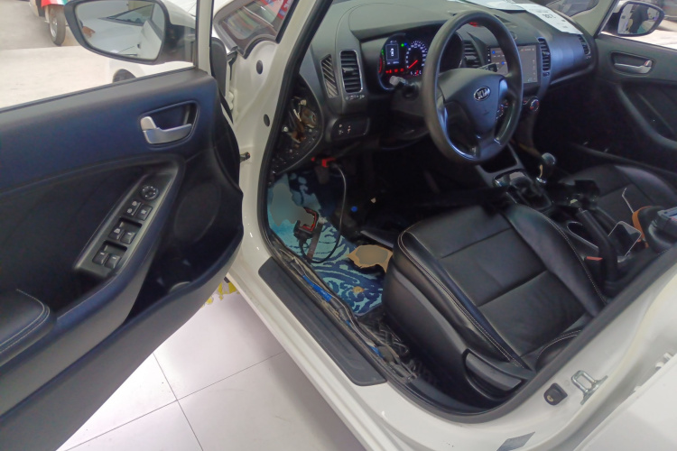 起亚K3 2016款 1.6L 手动GL中控内饰7003