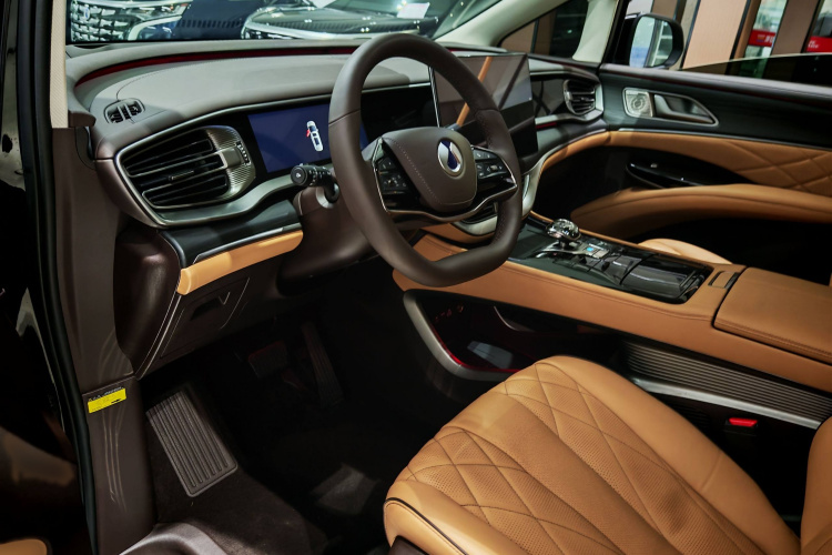 腾势D9 2024款 DM-i 980 四驱尊荣型中控内饰7012