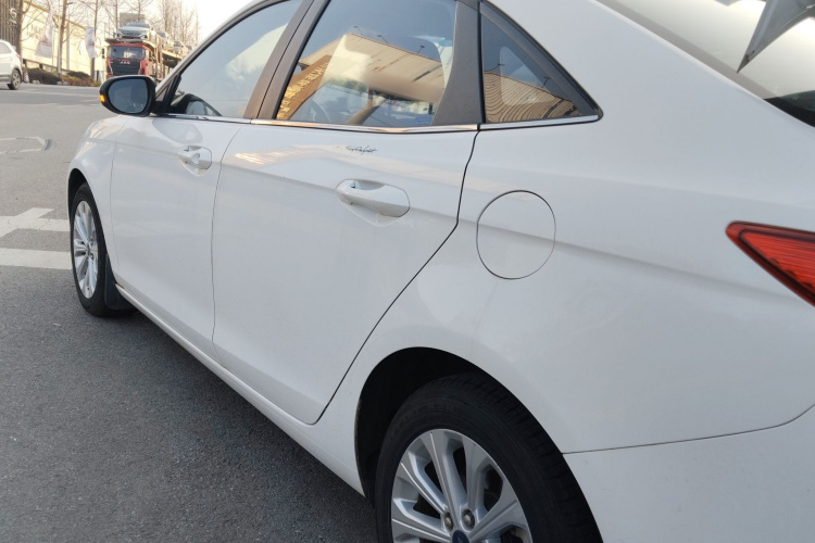 福特 福睿斯 2015款 1.5L 自动时尚型车身外观4