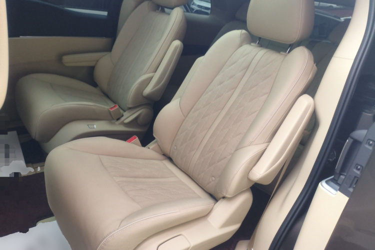 别克GL8 2023款 陆上公务舱 尊贵型中控内饰21