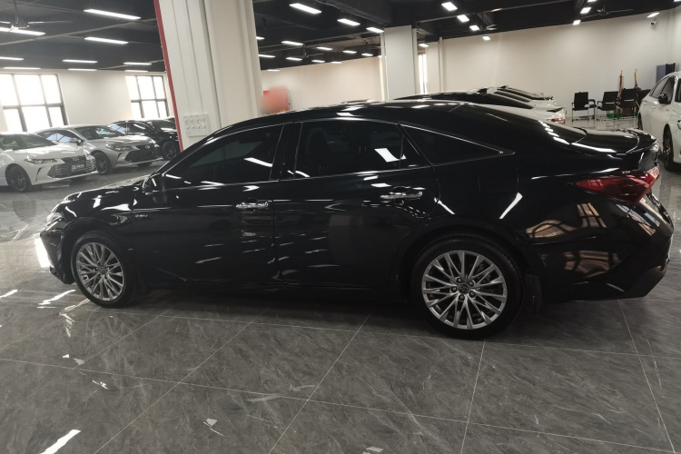 丰田 亚洲龙 2024款 双擎 2.5L XLE尊贵版车身外观4