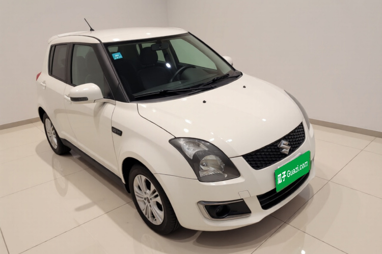 铃木 雨燕 2014款 1.5L 自动时尚型车身外观3