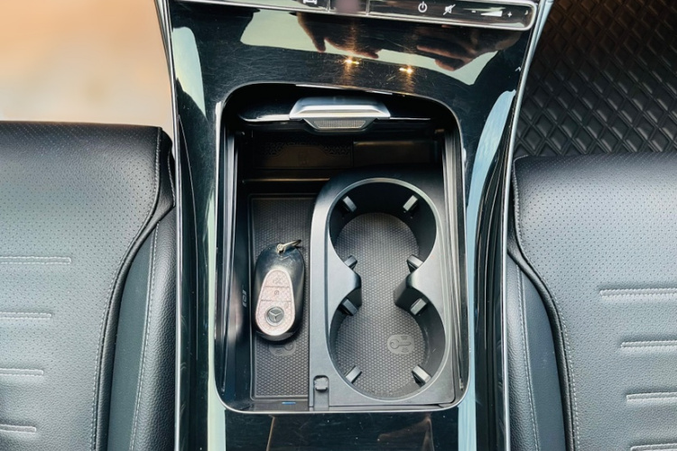 奔驰C级 2022款 C 260 L 运动版中控内饰7003