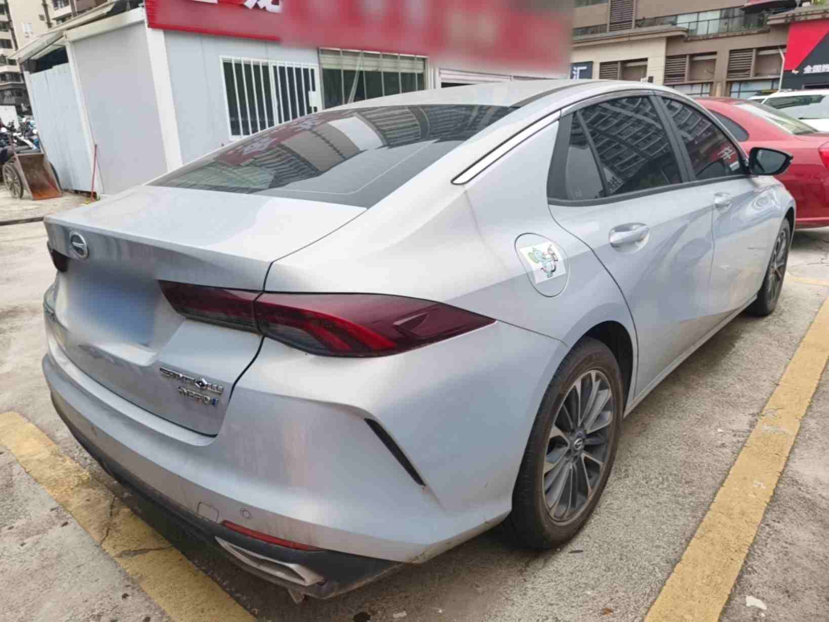 车辆右后45度外观展示