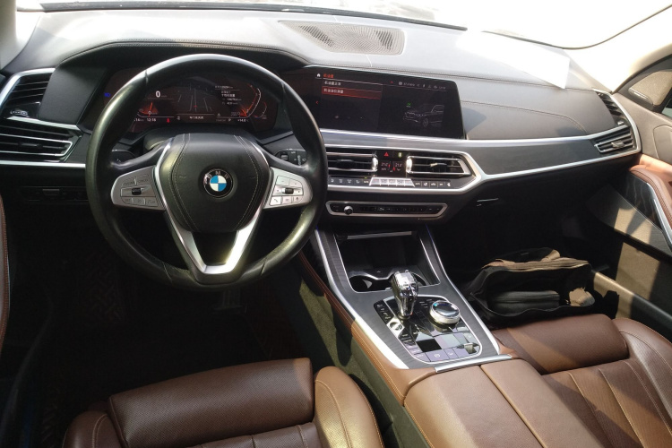 宝马X7 2021款 xDrive40i 领先型豪华套装中控内饰12