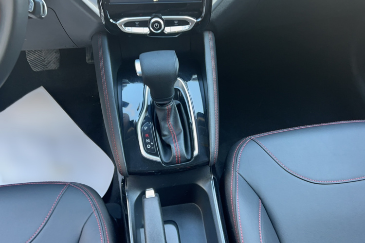 中华V3 2017款 1.5L 自动精英型车身外观6012