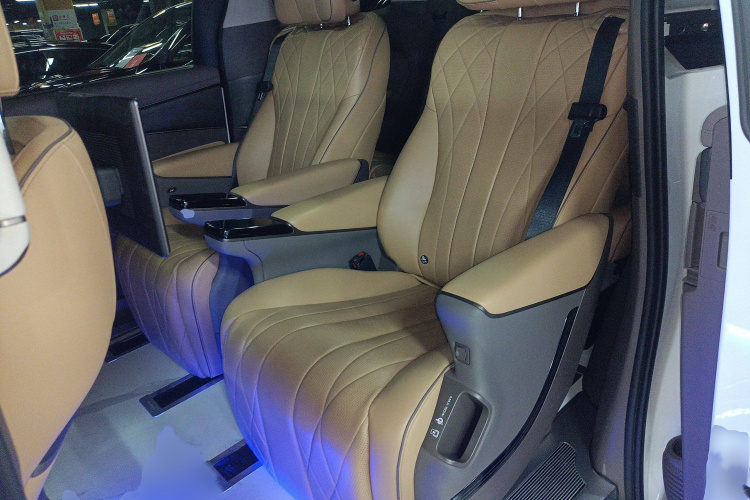 腾势D9 2022款 EV 600 四驱旗舰型中控内饰7004