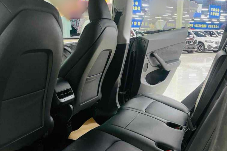 特斯拉 Model Y 2022款 改款 后轮驱动版中控内饰7005