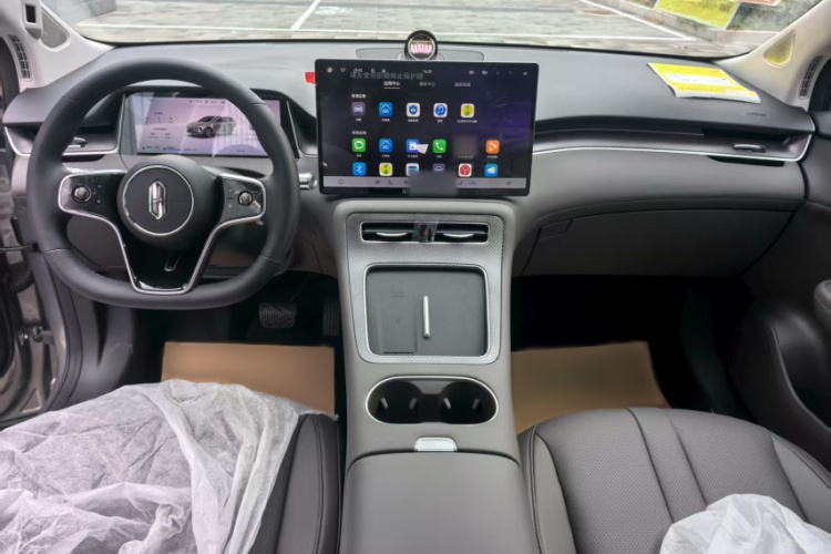 鸿蒙智行 尚界H5 2025款 增程 Max中控内饰7001