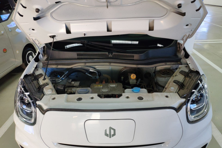 零跑汽车 零跑T03 2024款 200轻享版机舱底盘24