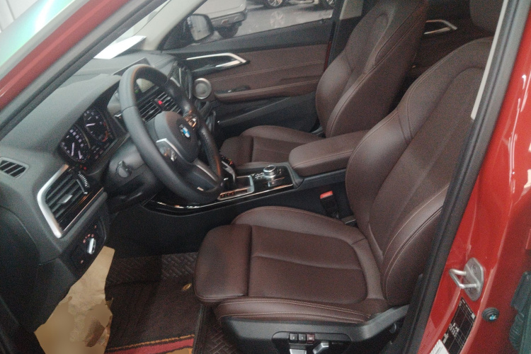 宝马1系 2021款 120i M运动曜夜版中控内饰19