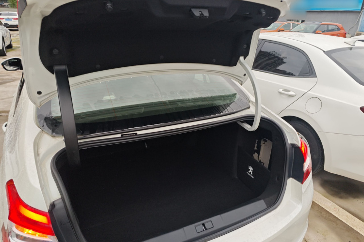 标致408 2014款 1.8L 自动豪华版机舱底盘23