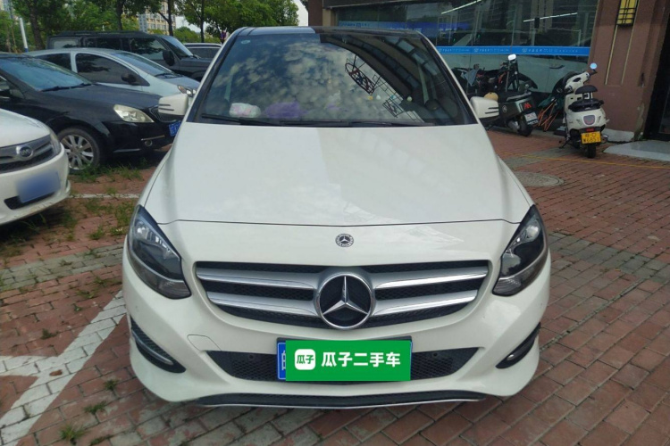 奔驰B级 2017款 B 200 动感型车身外观2