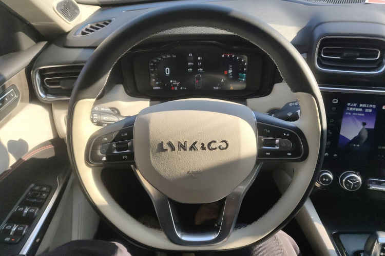 领克02 2021款 1.5TD DCT两驱耀 冠军版中控内饰13