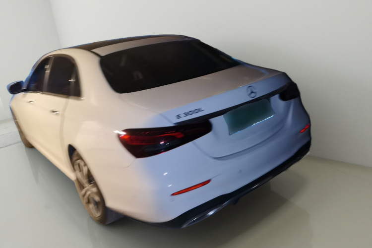 奔驰E级 2021款 改款 E 260 L 运动型车身外观5