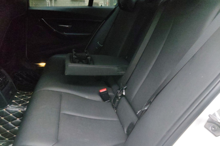 宝马3系 2017款 318i 时尚型中控内饰7004