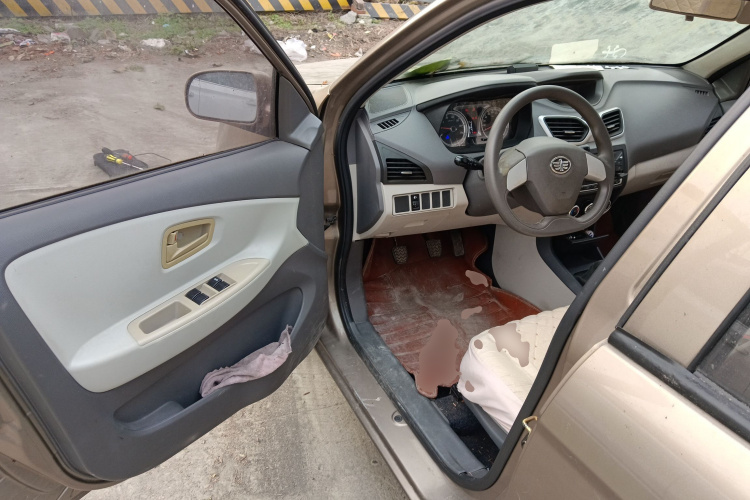 一汽 夏利N5 2014款 1.0L 手动舒适型中控内饰20