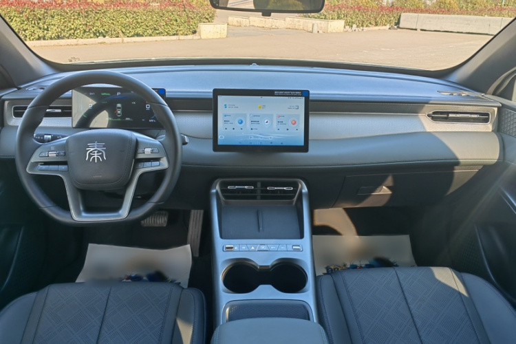 比亚迪 秦PLUS 2025款 EV 智驾版 510KM进取型中控内饰7001
