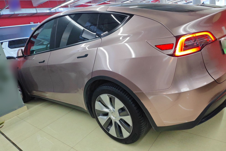 特斯拉 Model Y 2022款 改款 后轮驱动版车身外观4