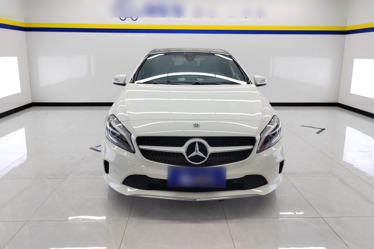 奔驰A级(进口) 2018款 A 200 动感型车身外观2