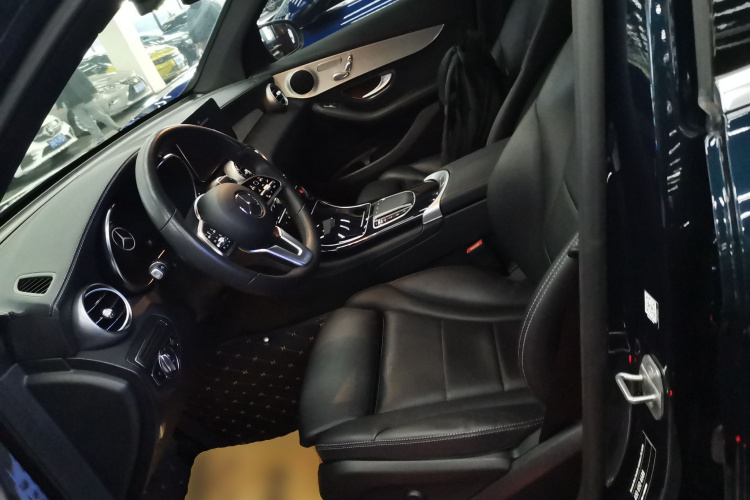 奔驰GLC 2021款 GLC 260 L 4MATIC 动感型中控内饰19