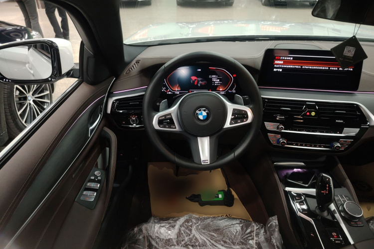 宝马5系 2022款 改款 530Li 领先型 M运动套装局部细节13