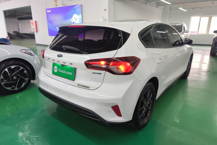 福特 福克斯 2022款 两厢 EcoBoost 180 自动竞速版车身外观7